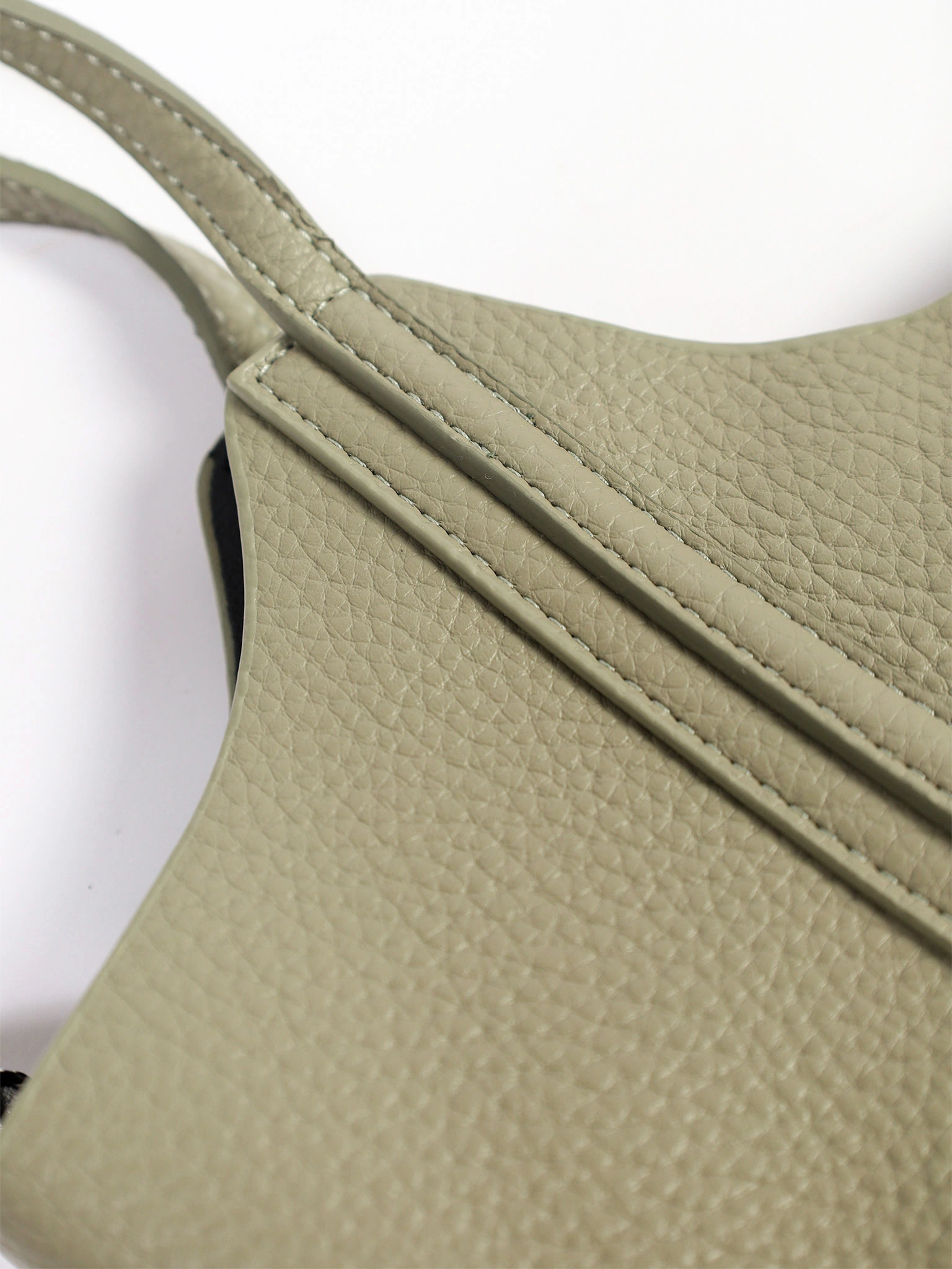 Сумка-тоут с плоскими ручками с брелком-медвежонок в ассортименте